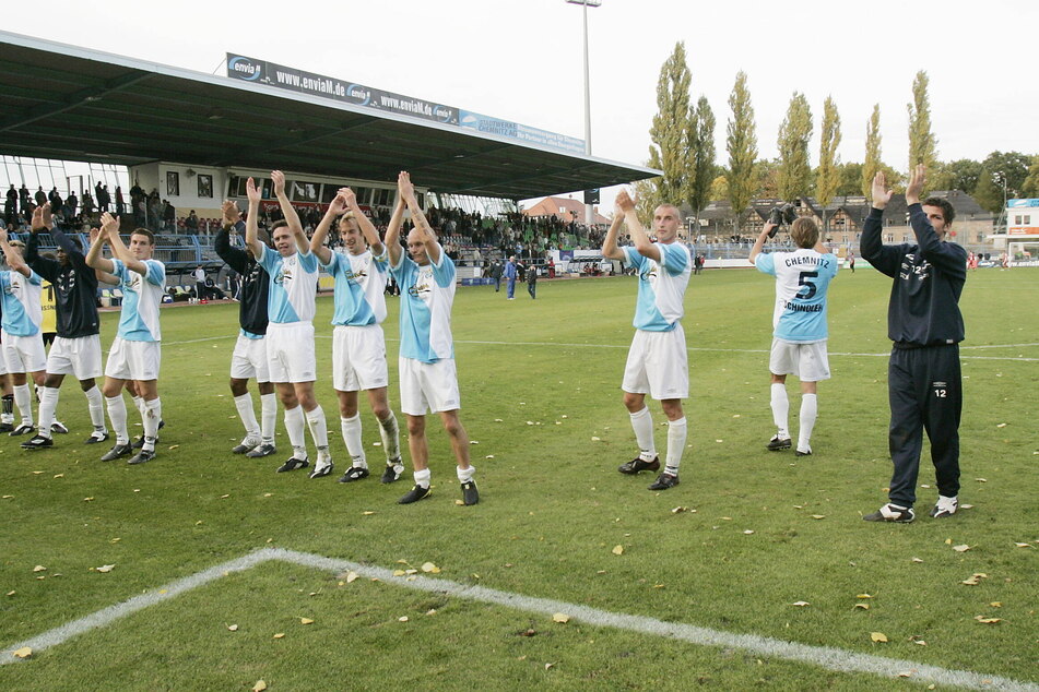 Eine schöne Erinnerung: Im letzten Pflichtspiel beider Vereine besiegte der CFC im September 2004 Union mit 1:0 - und feierte anschließend vor den Fans. Mit diesem Ergebnis wären die Himmelblauen am Montag total zufrieden.