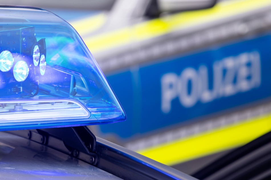 Achtung vor dieser Masche! Mann überlistet Opfer und klaut teuren Schmuck