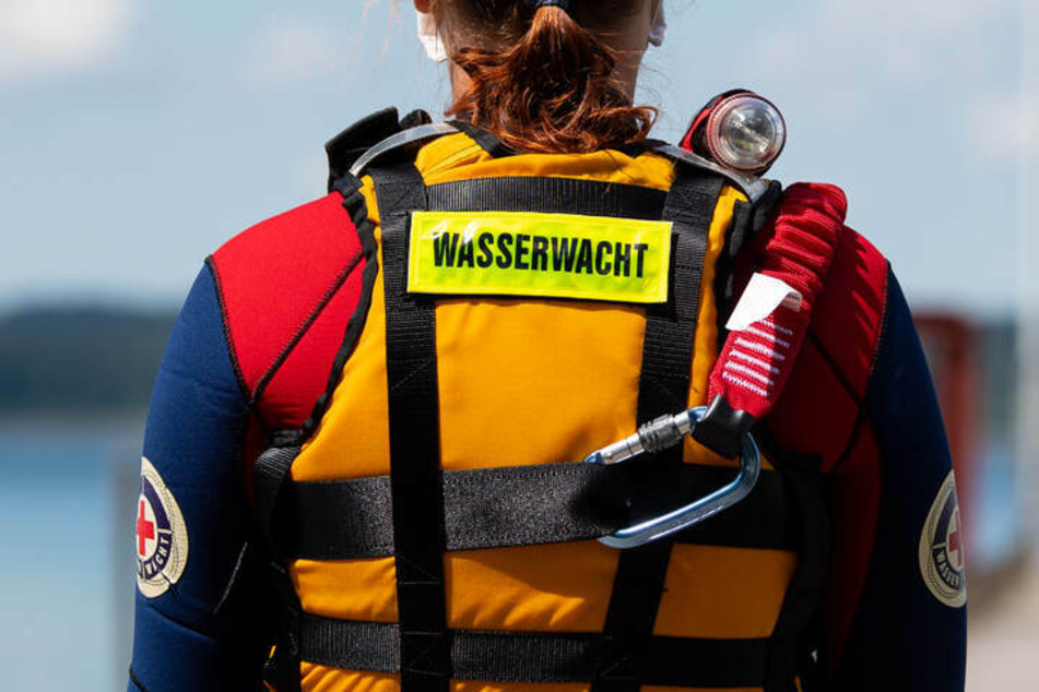 Wer hat den 71-jährigen Mann am Samstag bei Hagnau (Bodensee) gerettet? Die Wasserschutzpolizei sucht nach den Lebensrettern! (Symbolbild)
