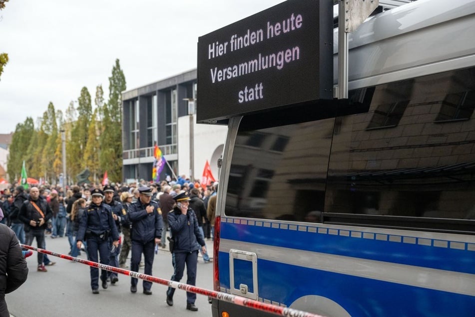 Beim Jugendprotest in Nürnberg wurde ein Mensch verletzt. Der Demonstrationszug wurde kurzfristig gestoppt.