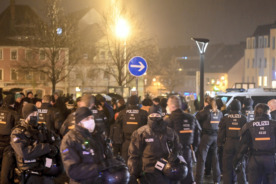 In mehreren sächsischen Städten waren Polizeikräfte bei Corona-Protesten im Einsatz.