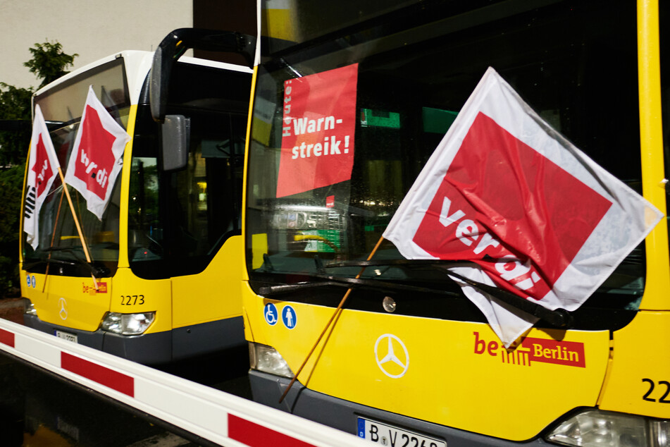 In Berlin fahren am Montag wegen des Warnstreiks der Gewerkschaft Verdi auch keine Busse. (Archivbild)