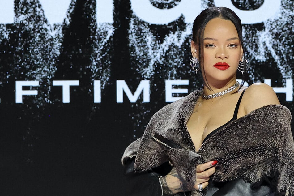 Rihanna settles personal injury suit over "malicious" email and call