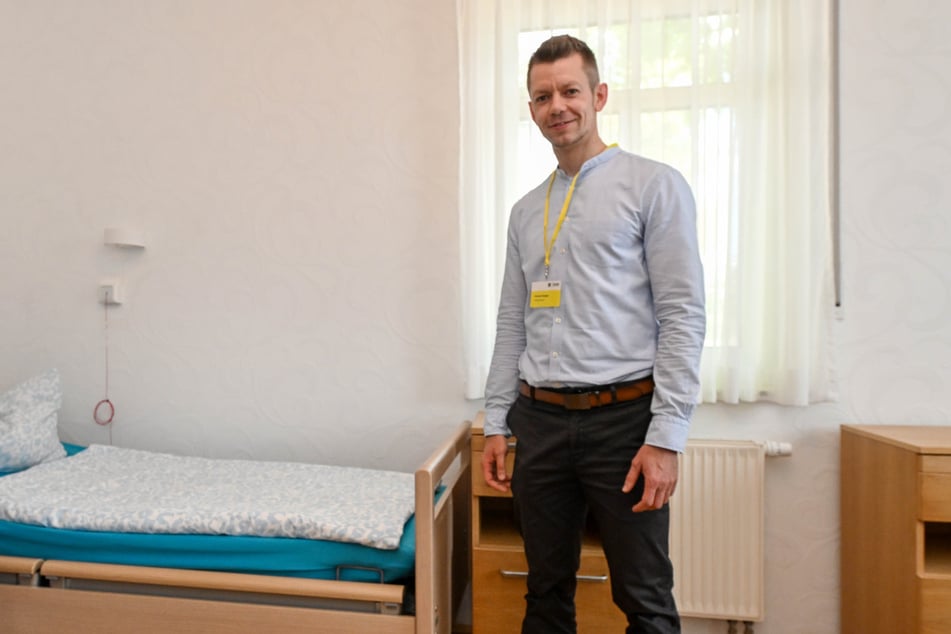 Christian Knappe (37) leitet das Sozialamt und verteidigt die hohen Kosten.