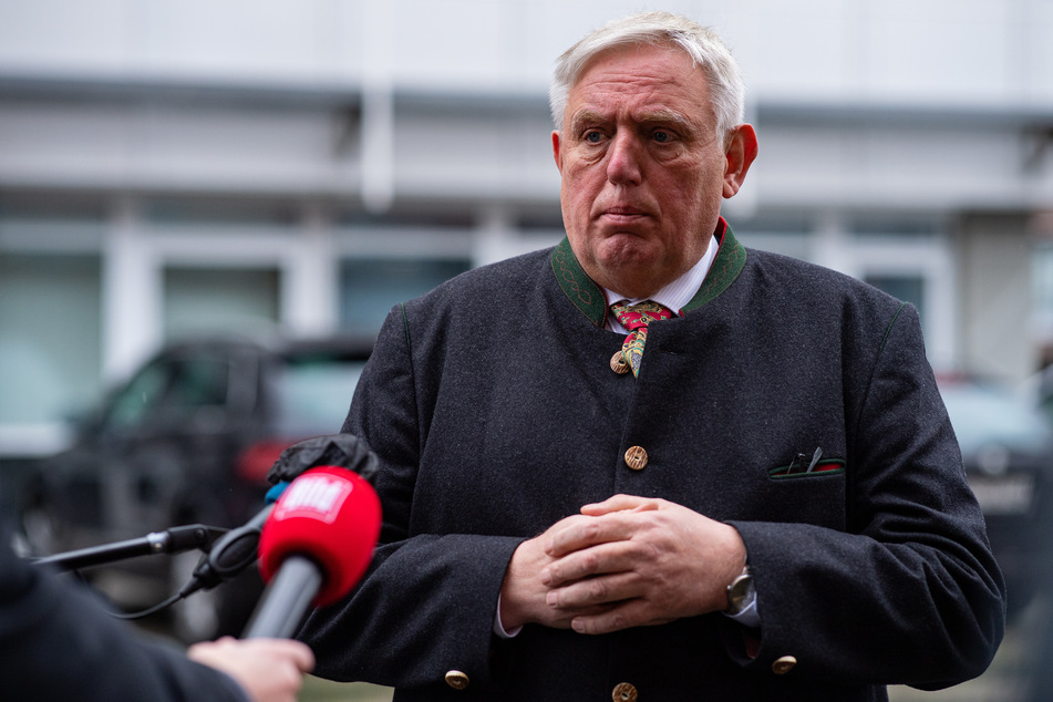 NRW-Gesundheitsminister Karl-Josef Laumann (CDU) hat den Beginn der Corona-Impfungen als "großes Weihnachtsgeschenk an die Bevölkerung" bezeichnet.