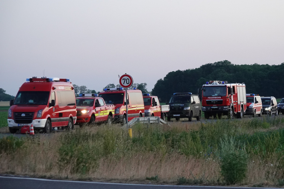 Am Abend mussten die Einsatzkräfte dann wegen der Explosionsgefahr abrücken.
