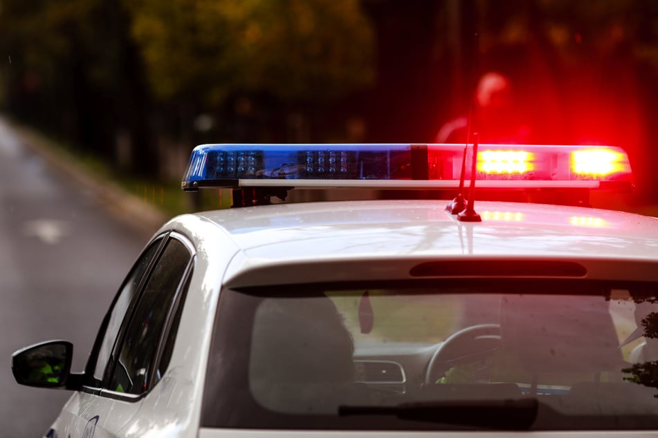 BMW-Fahrer rast in Motorrad mit drei 18-Jährigen und erschießt die Teenager