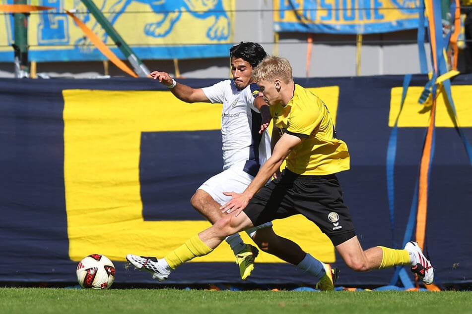 Auch dank eines starken Eren Öztürk (22) ging Lok Leipzig am Sonntag beim VfB Auerbach als 3:2-Sieger vom Platz.