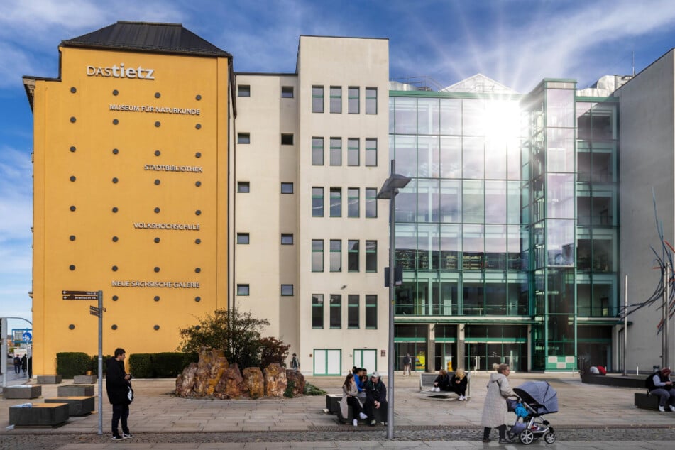 Verkürzte Öffnungszeiten und Veranstaltungsabsagen durch Personalmangel hatten der Stadt-Bibo im Tietz den Vorwurf merklich nachlassender Qualität eingebracht.