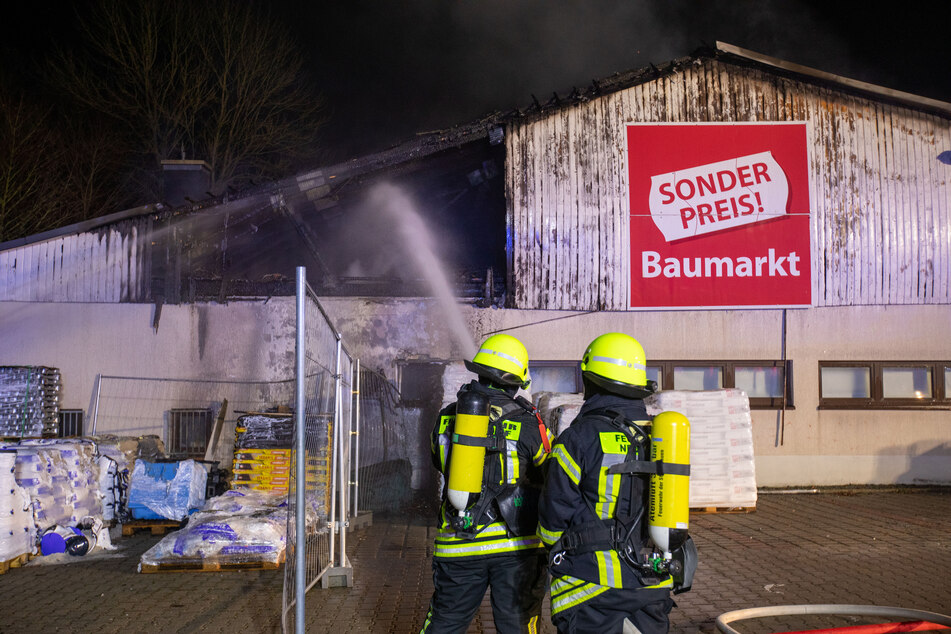 In Plauen musste die Feuerwehr zu einem Brand in einem Baumarkt in die Ricarda-Huch-Straße ausrücken.