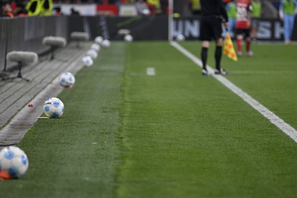 Vorreiter Bayer Leverkusen: In der BayArena platzierten die Ballkinder die Bälle schon in der abgelaufenen Saison nur noch am Spielfeldrand.