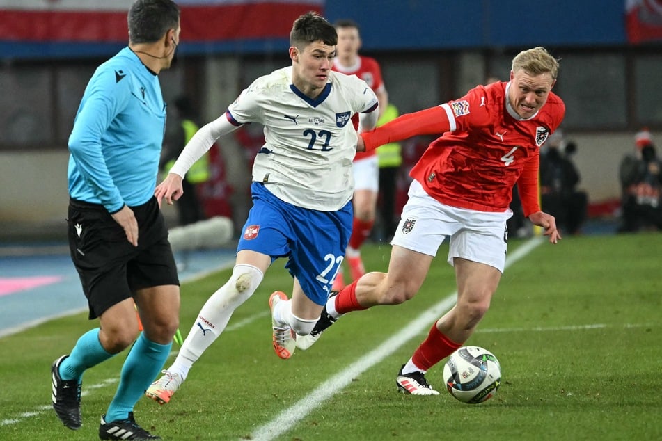 Gegen seinen zukünftigen Mitspieler Xaver Schlager (27, r.) hat Andrija Maksimovic (18) bereits in der Nationalmannschaft gespielt.