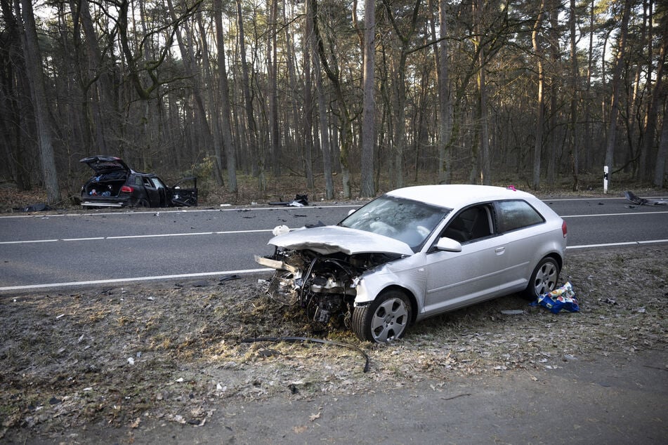Auf der Landstraße 071 sind am Mittwoch zwei Autos zusammengestoßen. Dabei starb ein Man noch am Unfallort.