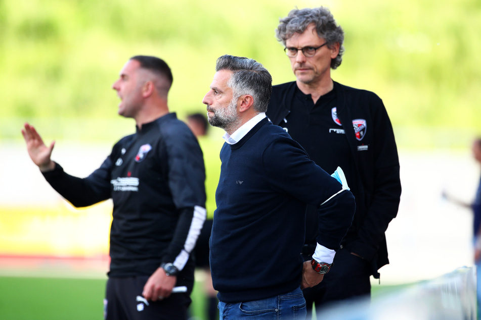 Mark Fotheringham (37, l.) und Tomas Oral (48, M.) verlassen die Schanzer. Sportdirektor Michael Henke (64) muss sich nun auf die Suche nach einem neuen Trainergespann machen.