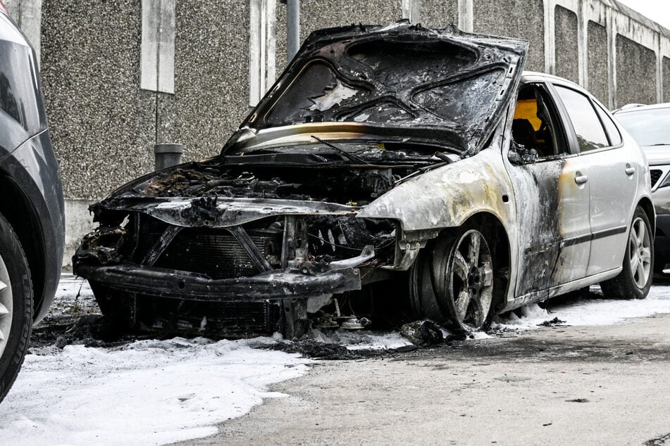 Abgebrannte Autos vor Justizvollzugsanstalten waren in Berlin zuletzt keine Seltenheit. (Archivbild)