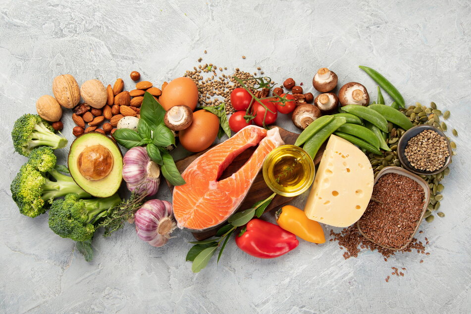 Gemüse, Hülsenfrüchte, Fisch - wer sich so ausgewogen ernährt, kann auf Protein-Produkte lächelnd verzichten.