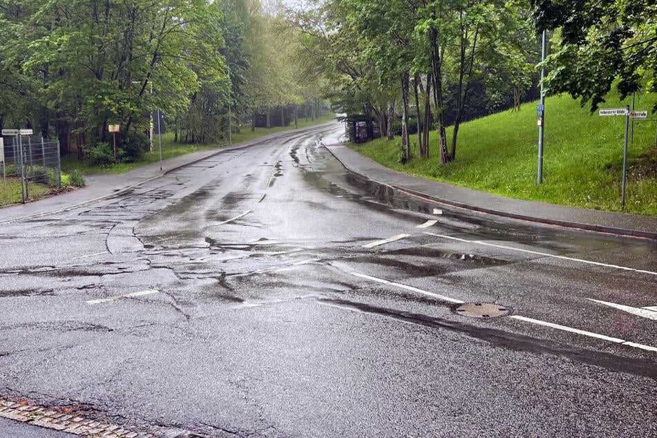 Die Helbersdorfer Straße wird ab Montag zwischen Parkstraße und Wenzel-Verner-Straße bis Dezember dieses Jahres voll gesperrt.