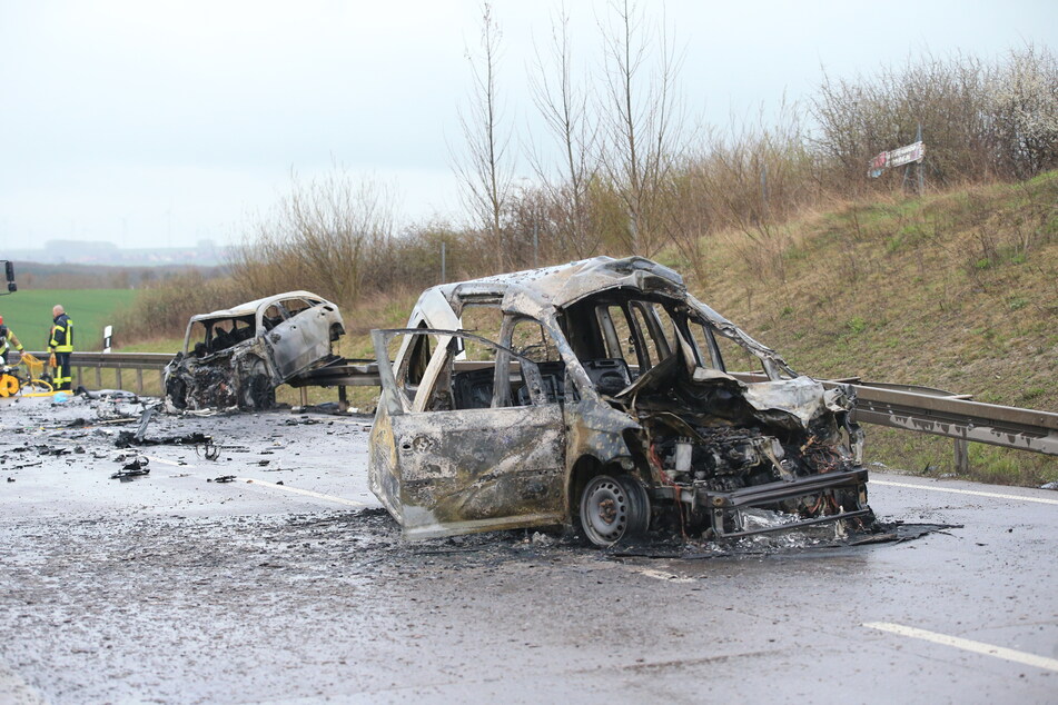 Die Todesopfer verbrannten in ihren Fahrzeugen.