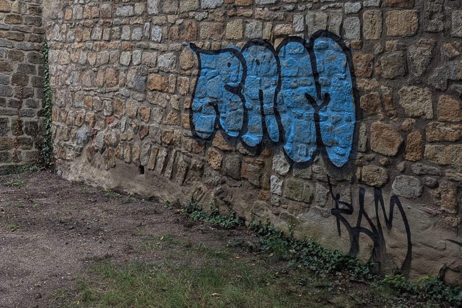 Die Mauer wurde erst im Mai saniert.