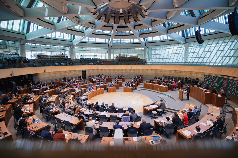 "Kurzfristige Maßnahmen": Darum könnten NRW-Politiker im Landtag nun ins Schwitzen kommen