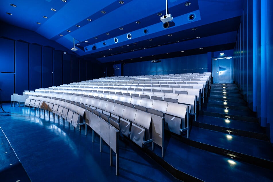 Am Samstag (21.3.) könnt Ihr in einem vollen Hörsaal bei einer Schnuppervorlesung dabei sein.