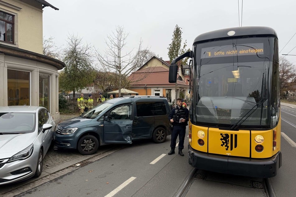 Im Dresdner Stadtteil Tolkewitz kam es am Dienstagvormittag zu einem Unfall mit einer Tram.