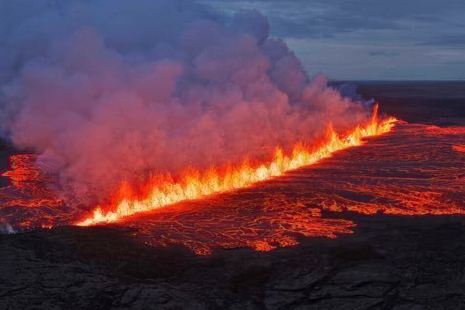 Iceland experts on Monday blamed a lack of wind for a volcanic cloud that has lingered over much of the island since an eruption last week.