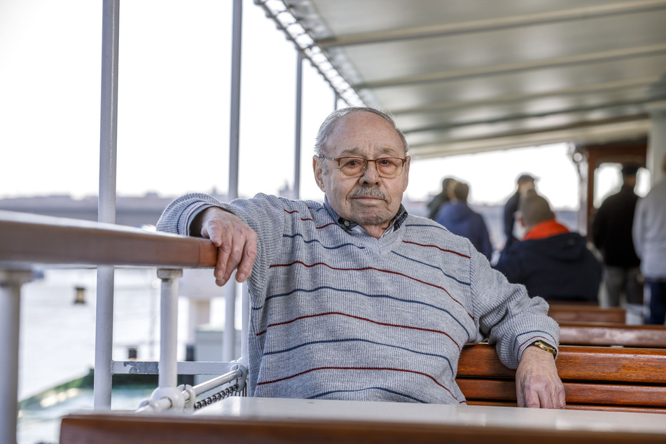 Herbert Winkler (84) ist auf der Elbe zu Hause.