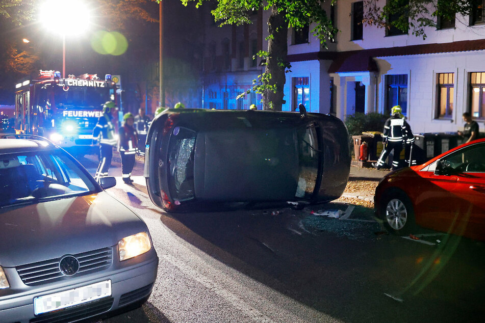 Schwerer Crash in Chemnitz: VW-Fahrerin kracht betrunken in Gegenverkehr