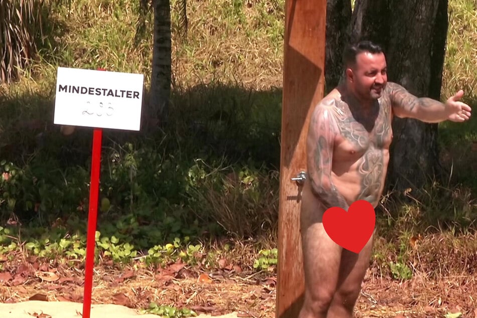 Kampf der Realitystars: TV-Teilnehmer zieht vor allen anderen blank: "Ich dusche immer nackt eigentlich"