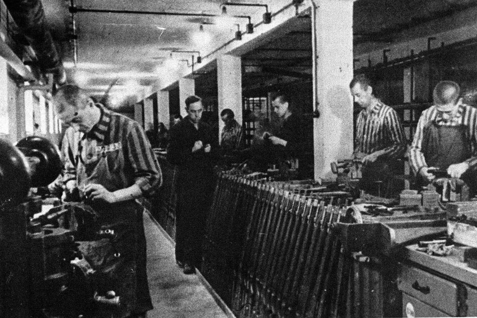 Ähnlich wie hier im Konzentrationslager Dachau mussten auch in Sporbitz Zwangsarbeiter ihren Beitrag zur NS-Kriegswirtschaft leisten. (Archivbild)