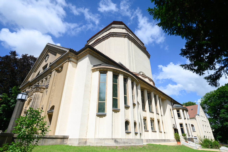 Nach rund 30 Jahren schrittweiser Sanierung wurde am 12. Juli 2021 die Synagoge in Görlitz wiedereröffnet. Noch in diesem Herbst soll der Davidstern montiert werden. Dafür gibt es 100.000 Euro aus dem SED-Vermögen.