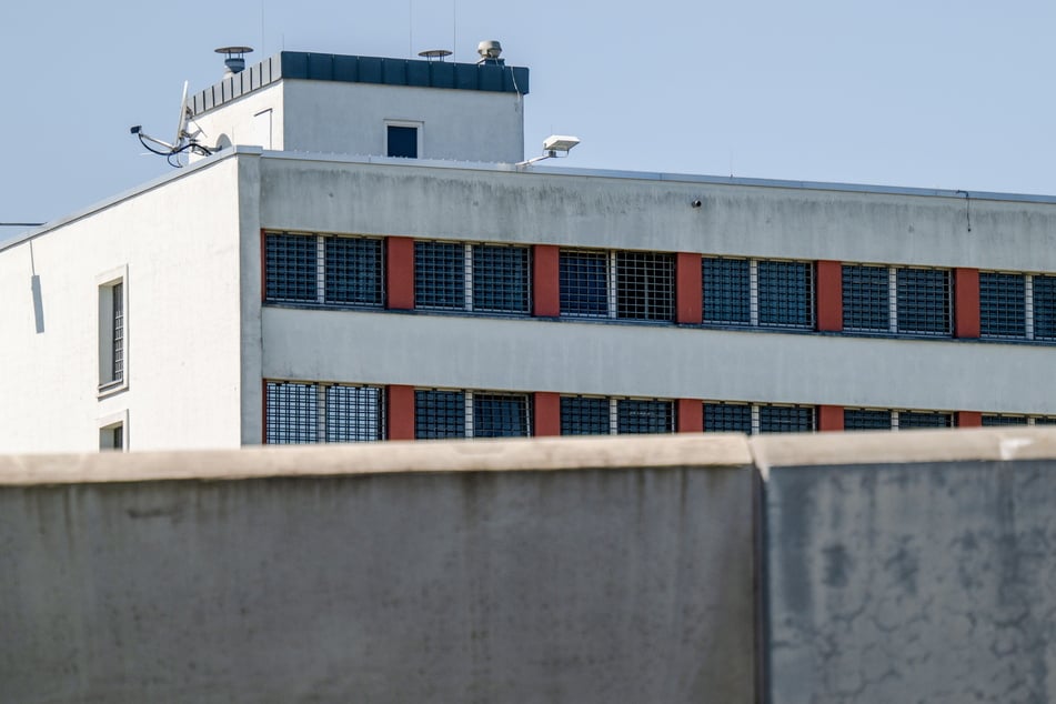 Der Frauen-Knast in Chemnitz: Hier sollte Liebich ihre Haftstrafe absitzen. Doch die Rechtsextremistin tauchte unter, versteckte sich in Tschechien.