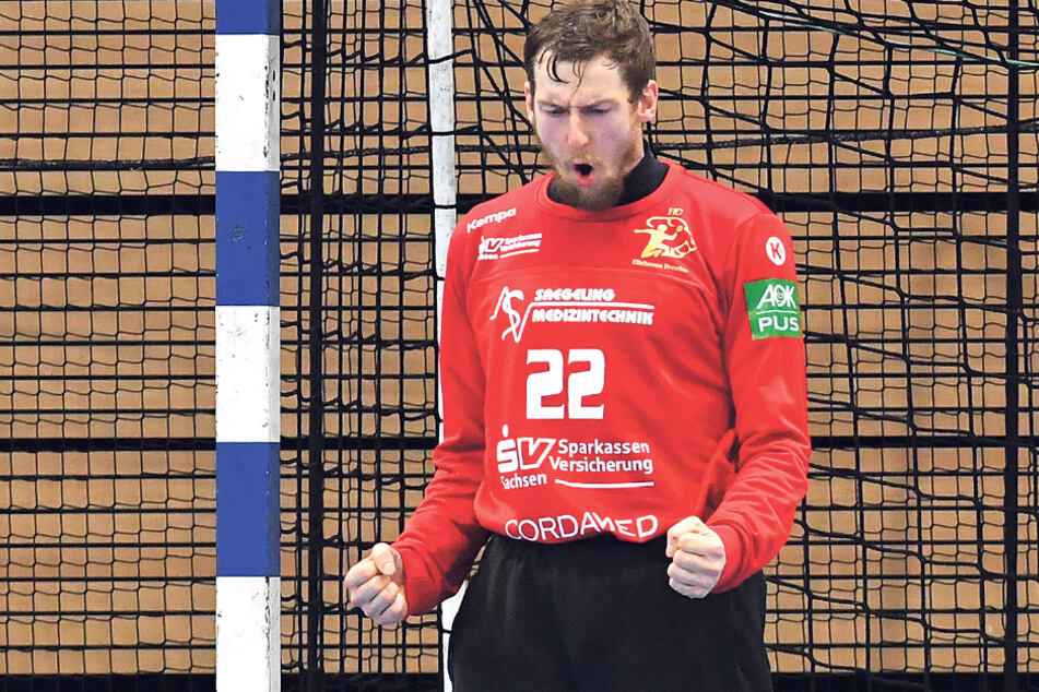 Freude bei Mario Huhnstock über eine gelungene Parade. Aktuell freut sich der HCE-Keeper, dass er endlich wieder seinem Beruf und Hobby nachgehen kann - und das am Freitag gegen die Füchse Berlin vor Zuschauern in der BallsportARENA.
