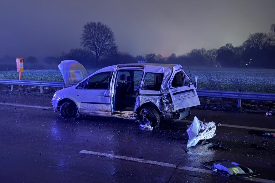 Auch mehrere andere Autos wurden in Folge des Unfalls beschädigt.