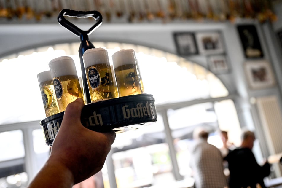 Bei der Langen Nacht der Kölschen Brauhäuser dreht sich alles um Kölsch, Musik und geselliges Beisammensein. (Symbolfoto)