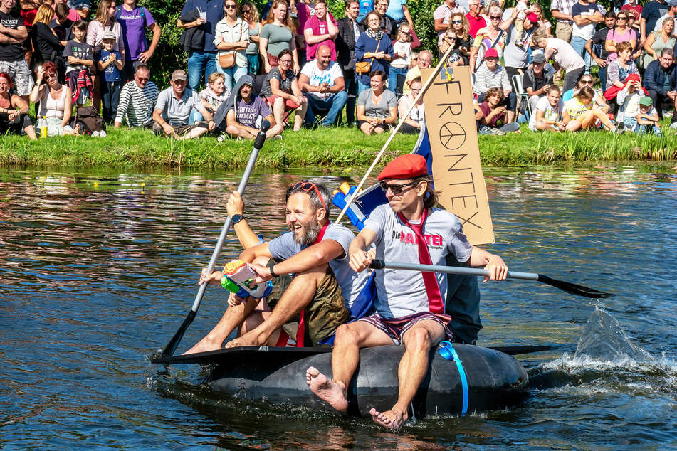 In Weixdorf lockt das Badewannenrennen.
