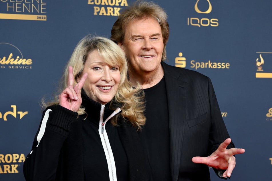 Schlager-Sänger Howard Carpendale (r.) und seine Frau Donnice Pierce. Sie war schon Jahrzehnte vor der Ehe an seiner Seite.