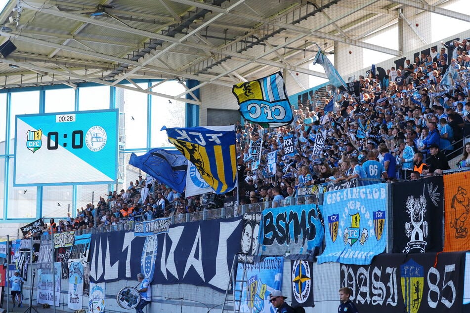 Die himmelblauen Fans müssen angesichts der bisherigen Ergebnisse leidensfähig sein - mit dem 0:0 gegen Zehlendorf waren einige aber nicht einverstanden ...