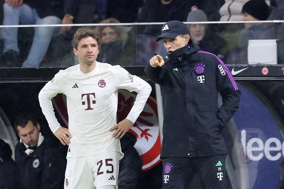Thomas Müller (34, l.) forderte nach der Klatsche eine Reaktion im kommenden Spiel gegen Manchester United.