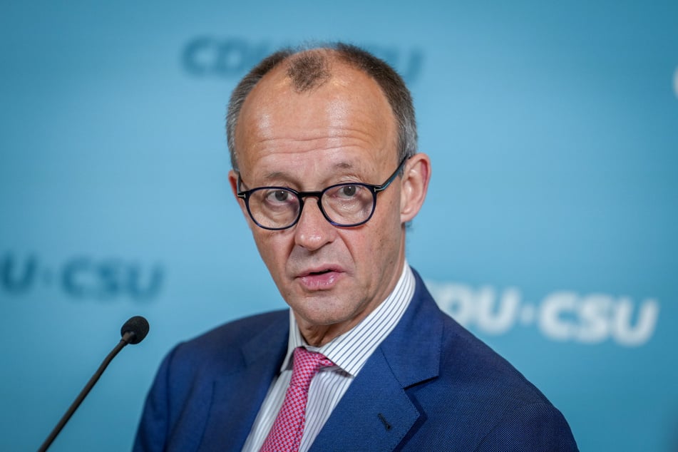 Was wohl Friedrich Merz (69, CDU) von dem Angebot des Poptitans hält?