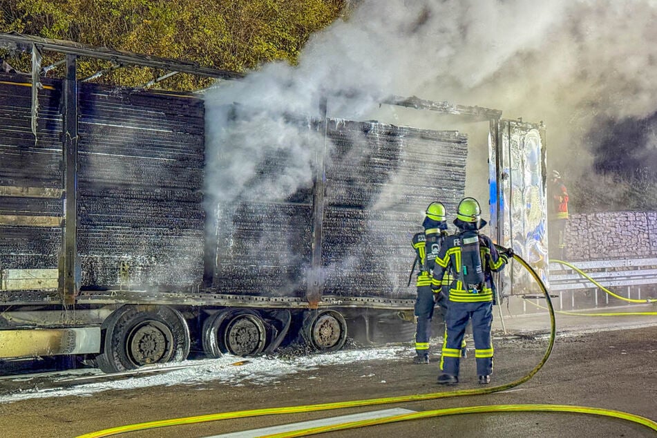 Der Brand forderte die Einsatzkräfte in der Nacht.