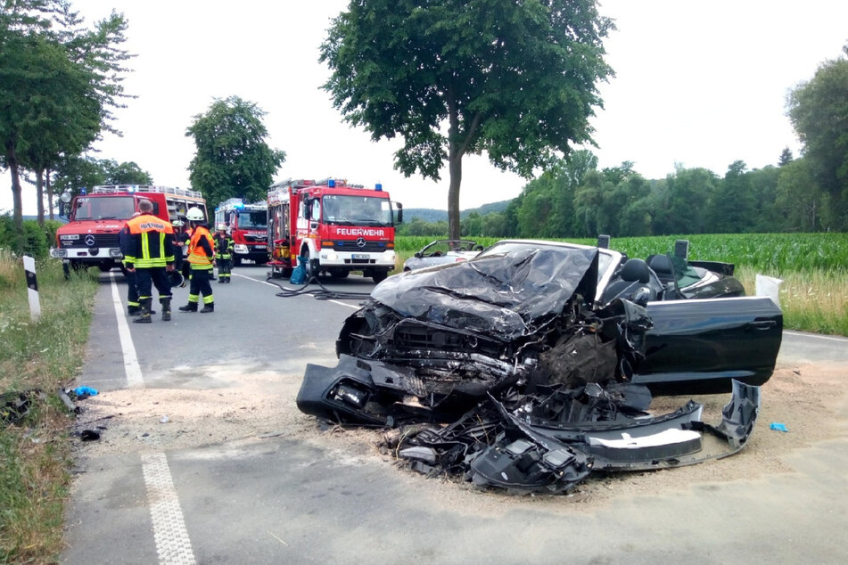 Am Freitagabend kam es im hessischen Odenwald zu einem tödlichen Frontalcrash zwischen zwei Autos.