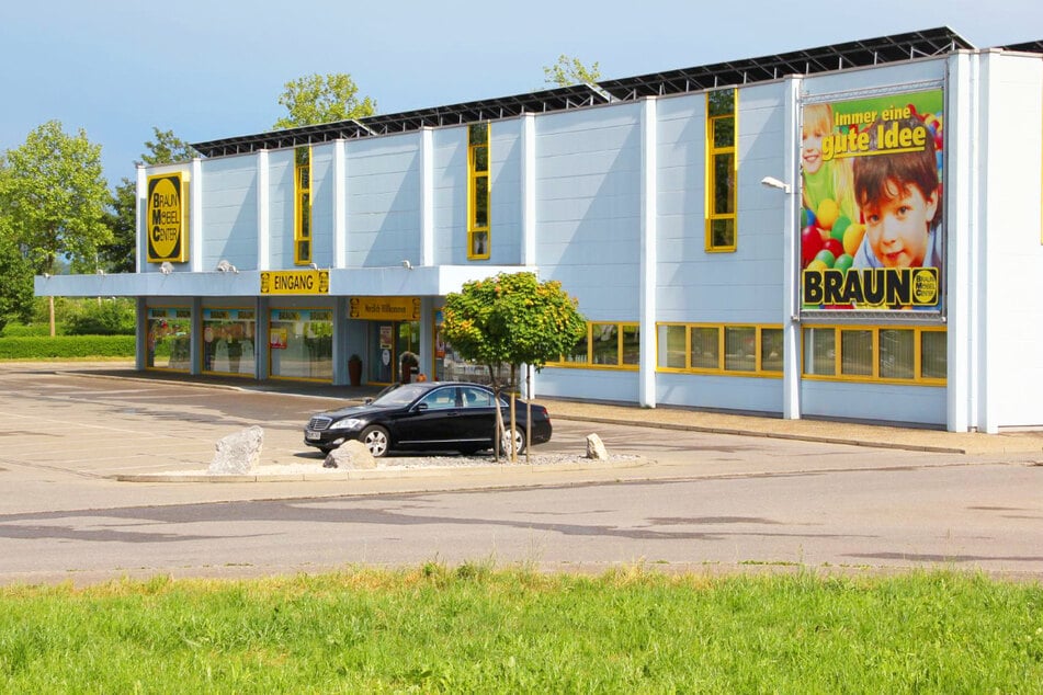 Beliebtes Möbelhaus gibt ab Donnerstag (14.8.) mega Rabatte zur Neueröffnung