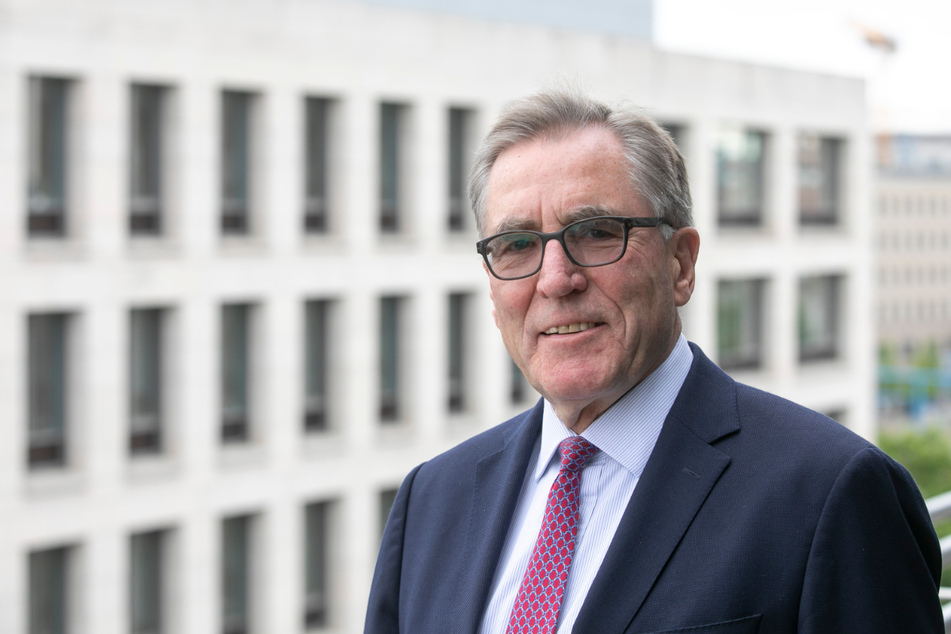 IHK-Präsident Andreas Sperl (74) befürchtet, dass Dresden vom Flugverkehr abgekoppelt wird.