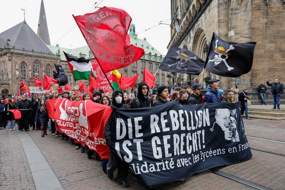 Im Norden laufen die "Gen Z "-Demos bislang friedlich ab.