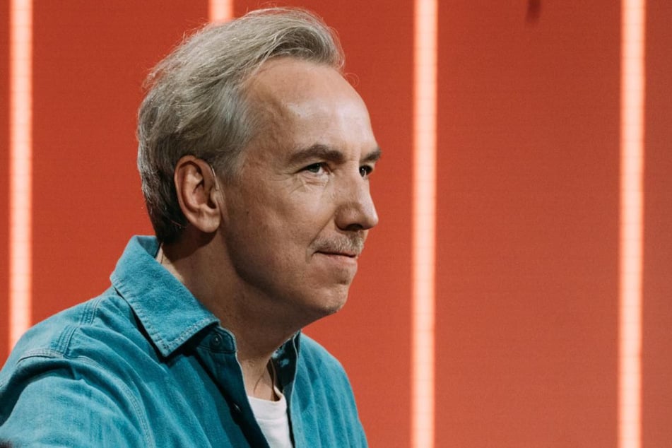 Kam zurück und trumpfte erneut auf: Musiker und Podcaster Olli Schulz (52) übernimmt kommende Woche wieder das Ruder bei "Wer stiehlt mir die Show?".