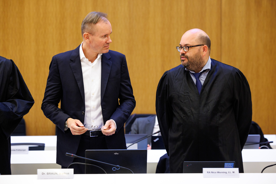 Der frühere Wirecard-Vorstandschef Markus Braun im Gerichtssaal neben seinem Rechtsanwalt Nico Werning.