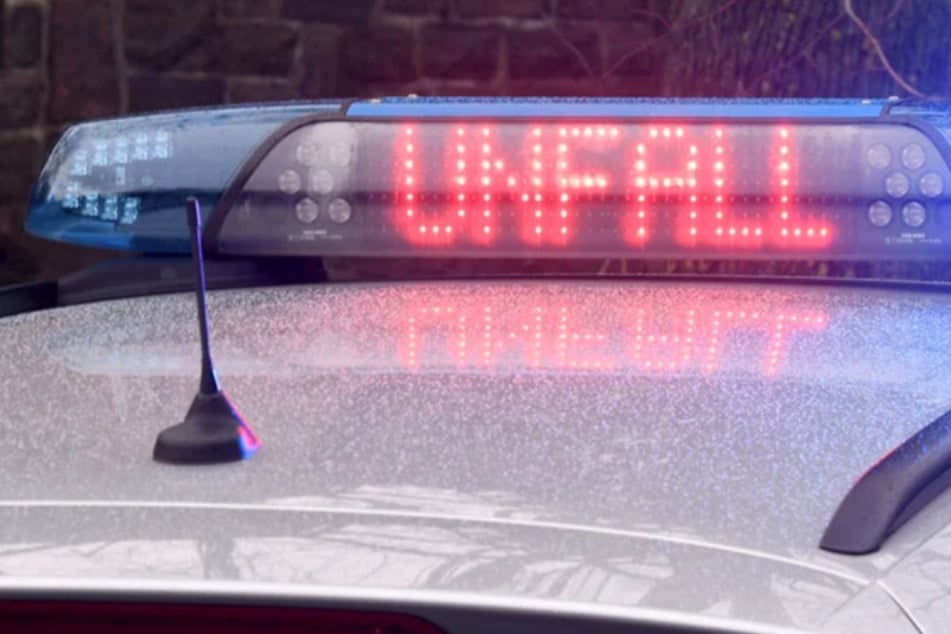 Mit 1,5 Promille unterwegs: Fahrerin kommt von Straße ab, Peugeot überschlägt sich