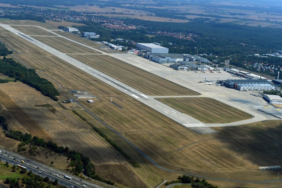 Der Flughafen Dresden liegt genau zwischen den kontaminierten Gewässern.